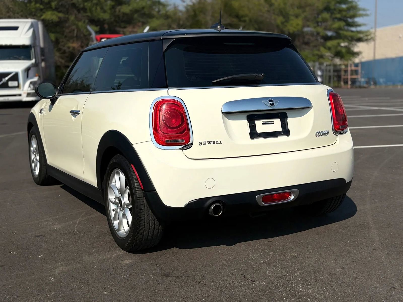 Used 2014 MINI Cooper 2-Door Hardtop image 3