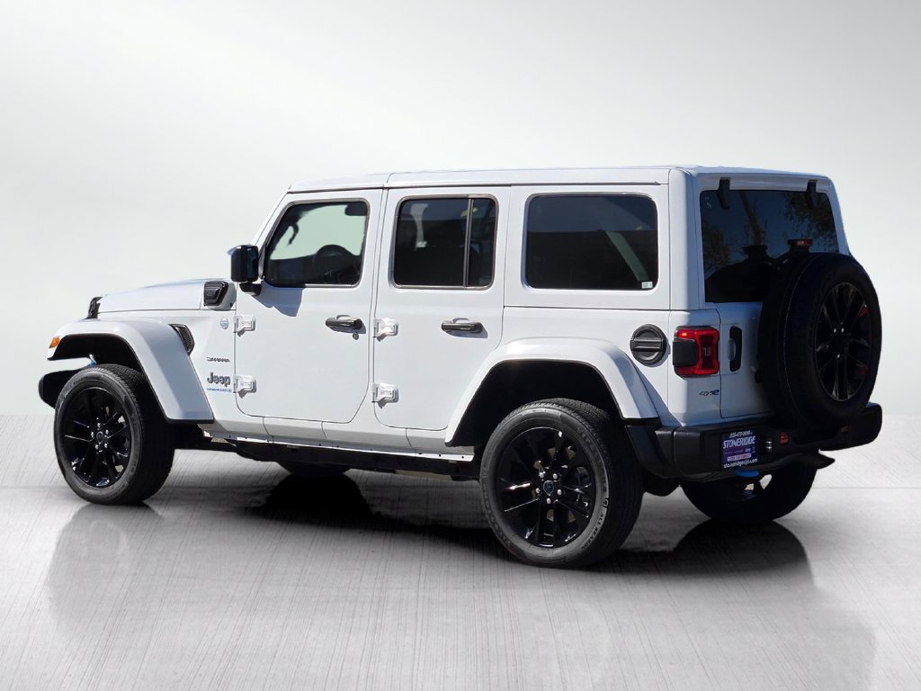 Used 2024 Jeep Wrangler Unlimited Sahara AWD/4WD image 8