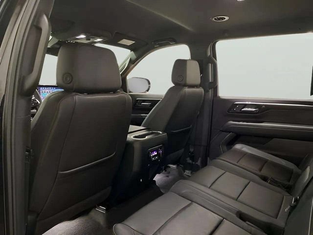 Used 2025 Chevrolet Suburban LT RWD image 66