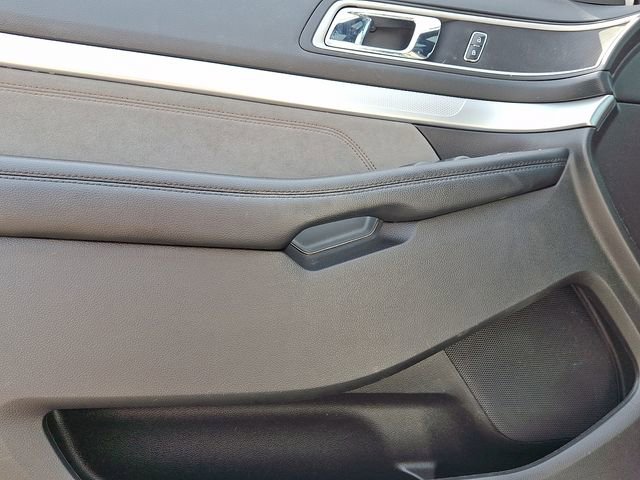 Used 2017 Ford Explorer XLT w/ Equipment Group 202A image 12