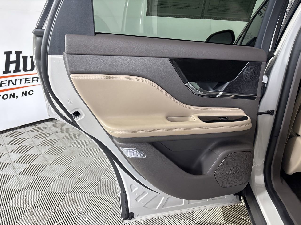 Used 2024 Lincoln Corsair FWD image 18