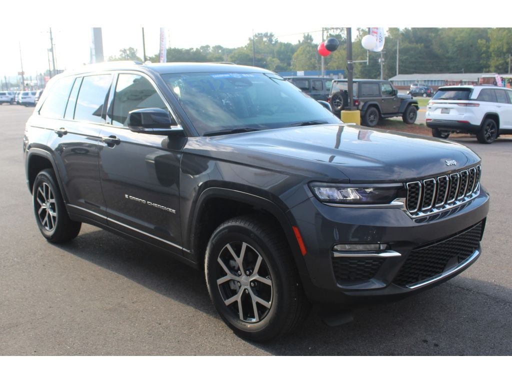 New 2023 Jeep Grand Cherokee Limited w/ Luxury Tech Group II RWD image 2