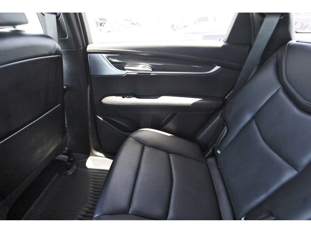 Certified 2025 Cadillac XT5 Sportv w/ Technology Package AWD/4WD image 12