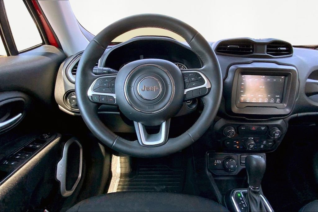 Used 2019 Jeep Renegade Latitude w/ Popular Equipment Group image 8