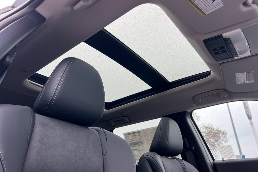 New 2025 Mitsubishi Outlander SE image 18