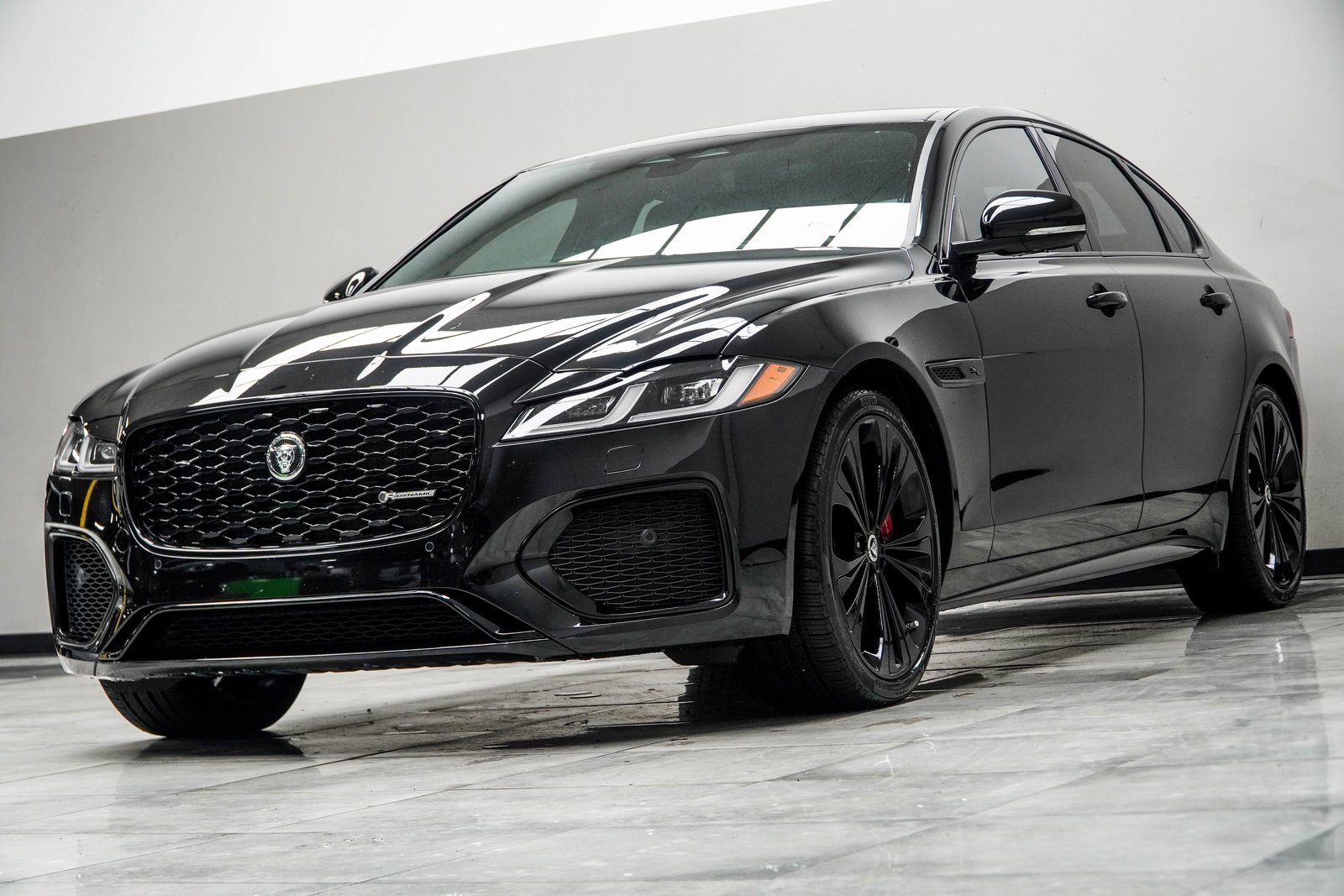 Used 2024 Jaguar XF R-Dynamic SE image 8