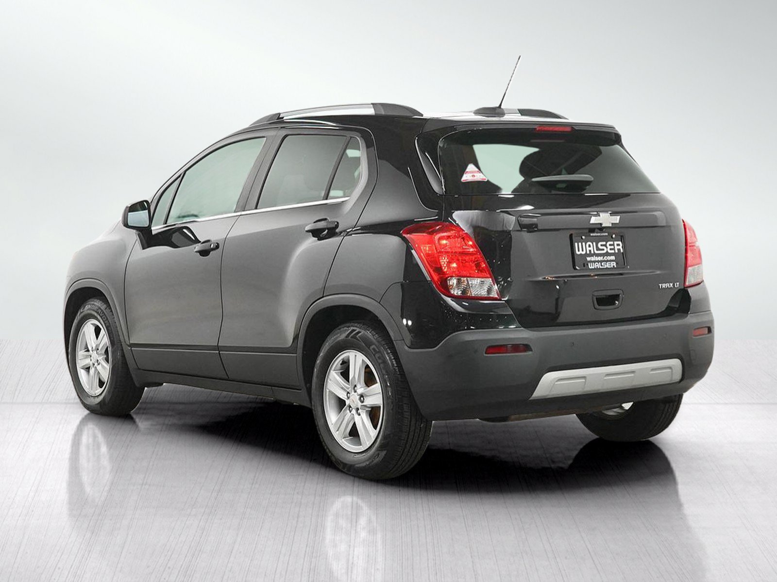 Used 2015 Chevrolet Trax LT w/ LT Sun and Sound Package FWD image 3
