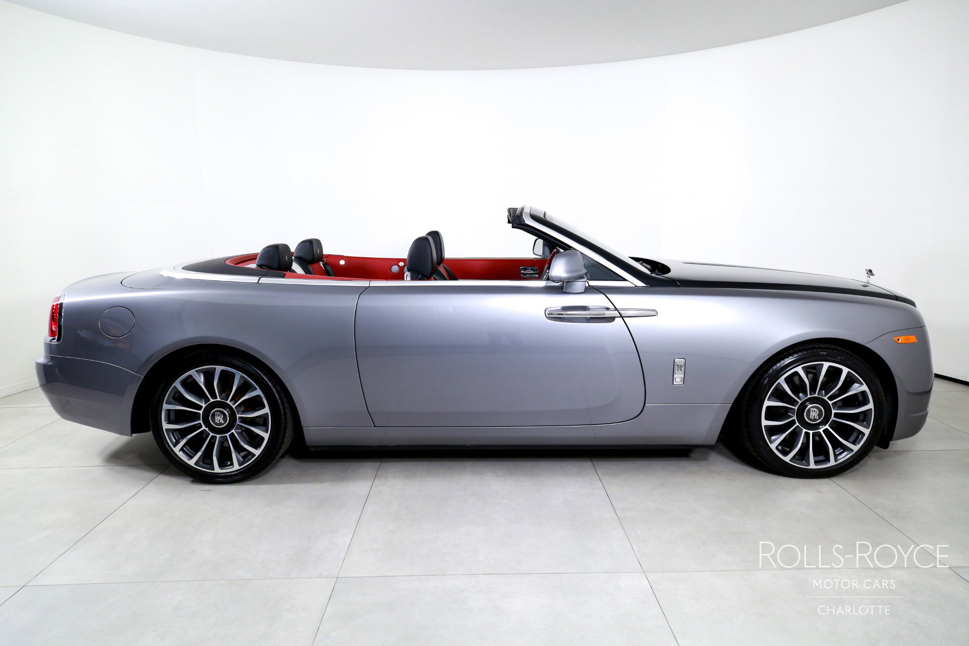 Used 2019 Rolls-Royce Dawn image 11