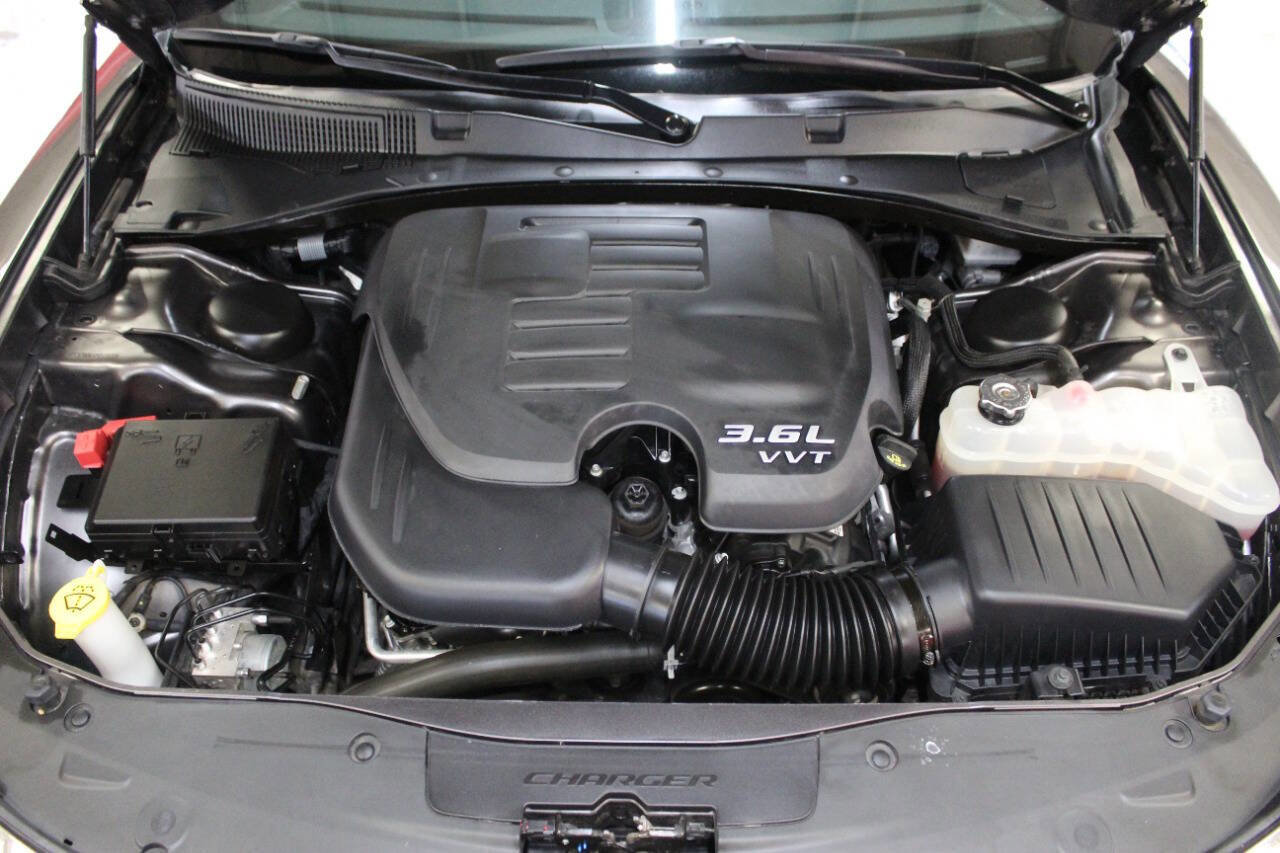 Used 2023 Dodge Charger SXT w/ Blacktop Package image 8