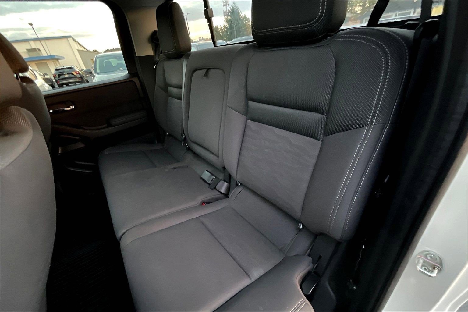 Used 2022 Nissan Frontier SV image 25