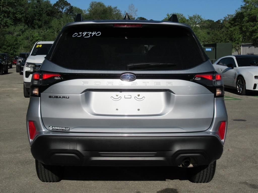 Used 2025 Subaru Forester Premium image 6