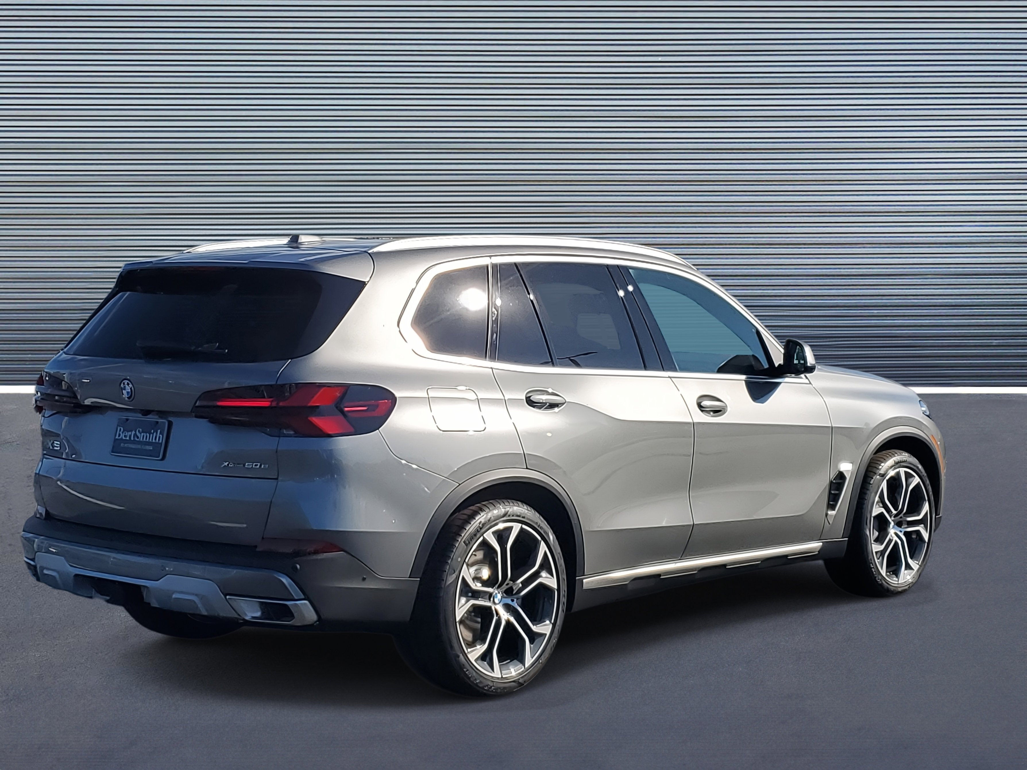 New 2026 BMW X5 xDrive50e w/ Executive Package image 3