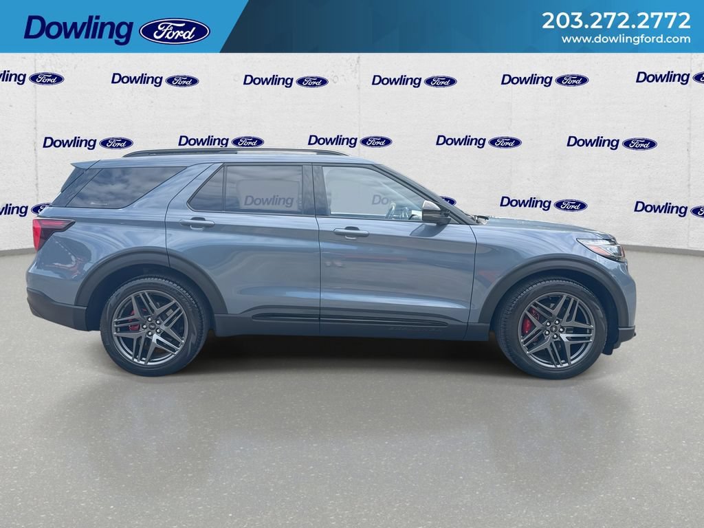 Used 2025 Ford Explorer ST AWD/4WD image 9