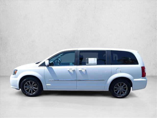 Used 2015 Chrysler Town & Country S w/ Driver Convenience Group FWD image 9