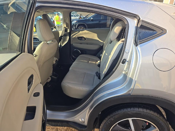 Used 2021 Honda HR-V EX-L image 9
