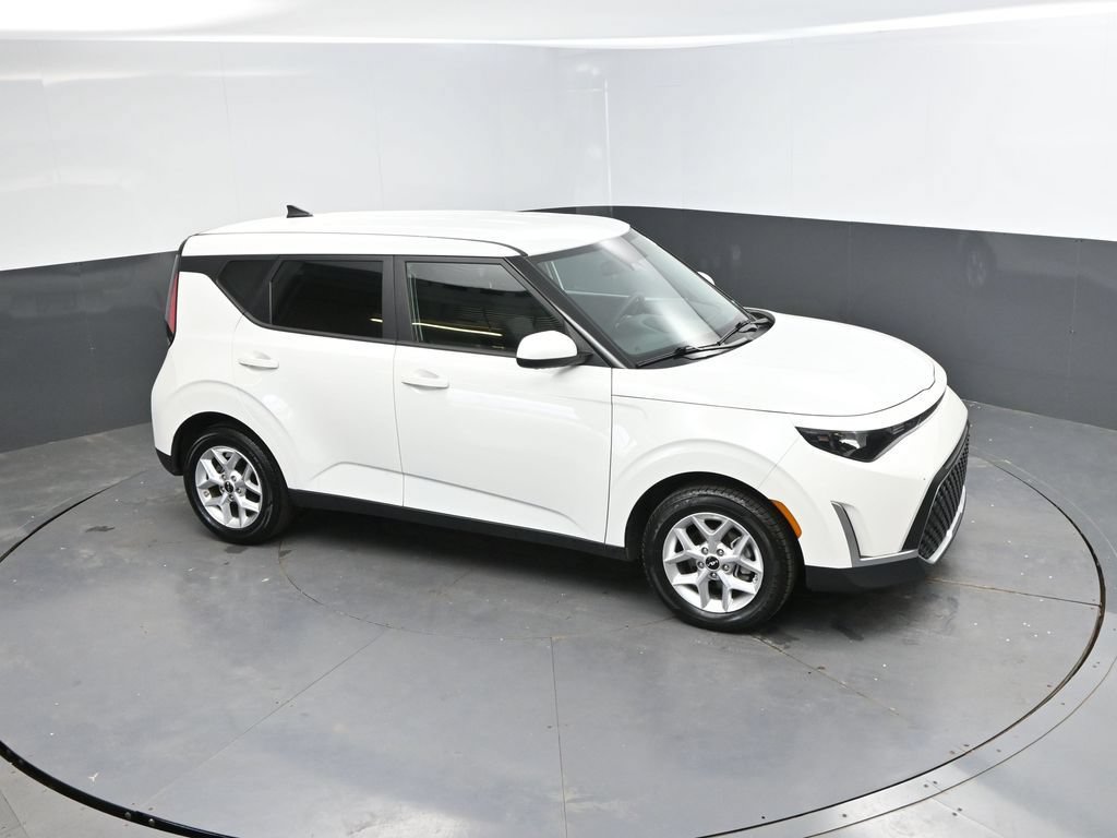 Used 2025 Kia Soul LX w/ LX Technology Package FWD image 23