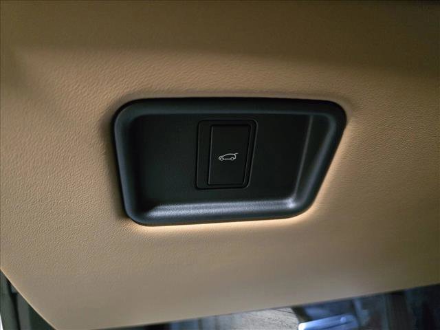 New 2025 Land Rover Range Rover Long Wheelbase SE image 27