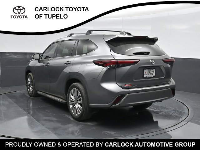 Used 2025 Toyota Highlander Platinum AWD/4WD image 11
