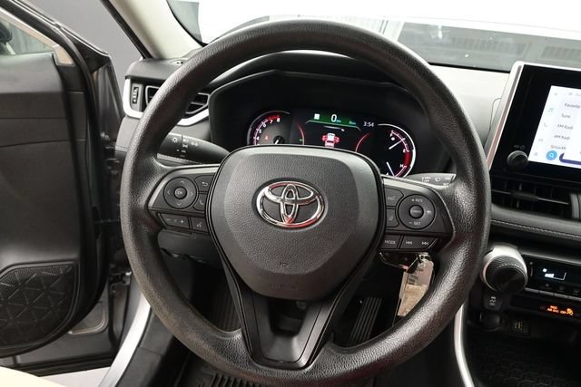 Used 2023 Toyota RAV4 LE FWD image 5