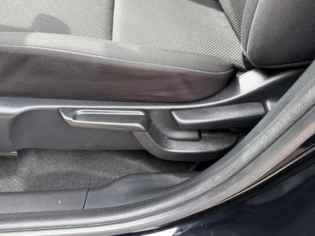 Used 2018 Honda HR-V LX image 26