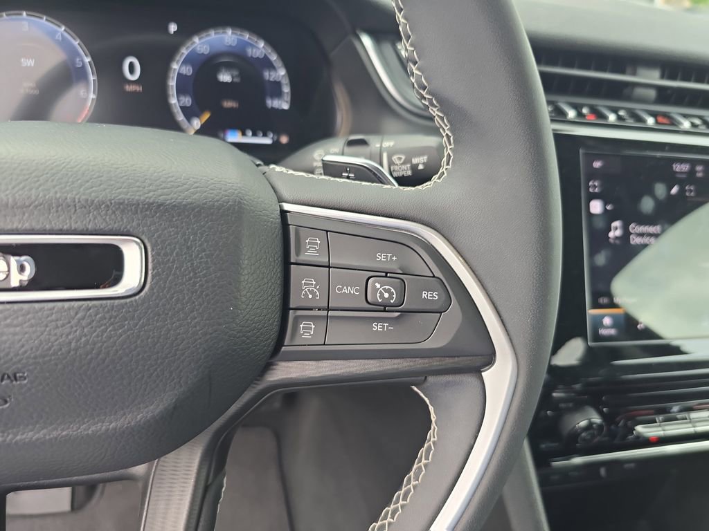 Used 2023 Jeep Grand Cherokee Laredo X image 22