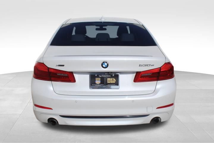 Used 2020 BMW 530e xDrive w/ Premium Package image 7