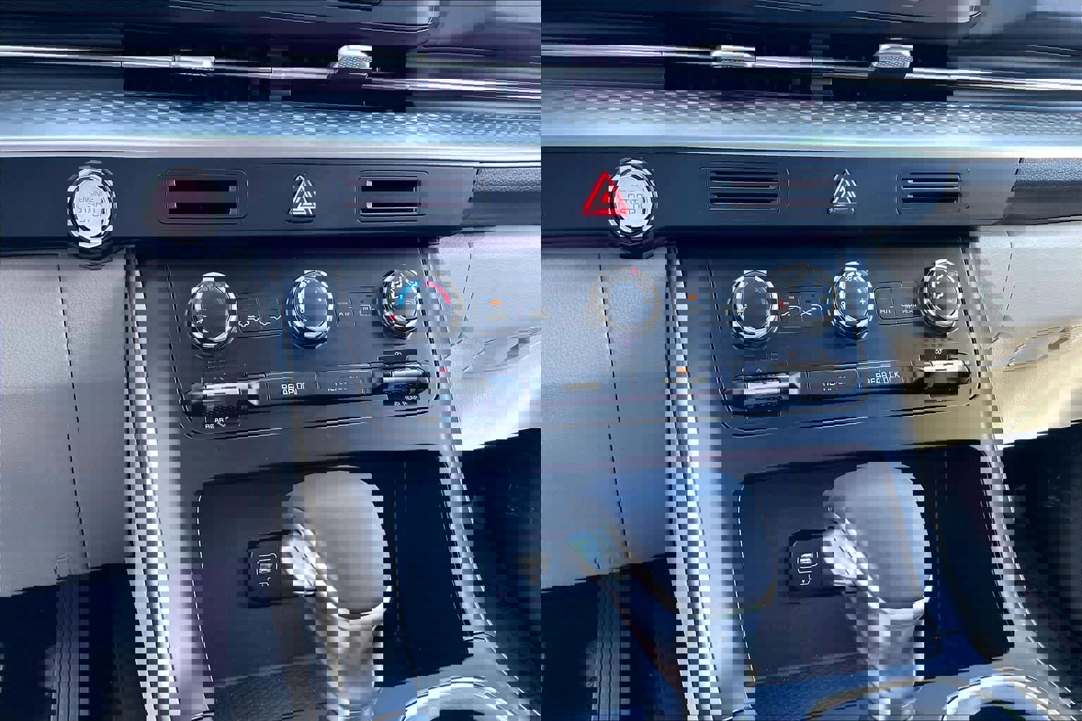 Used 2024 Kia Carnival LX image 32