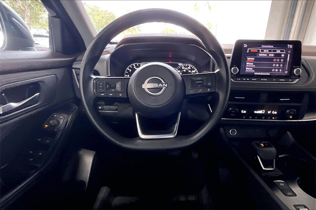 Used 2023 Nissan Rogue SV image 5