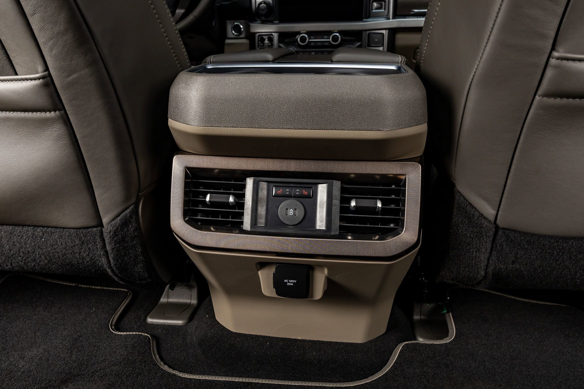 Used 2026 Ford F450 Platinum w/ Platinum Plus Package image 32