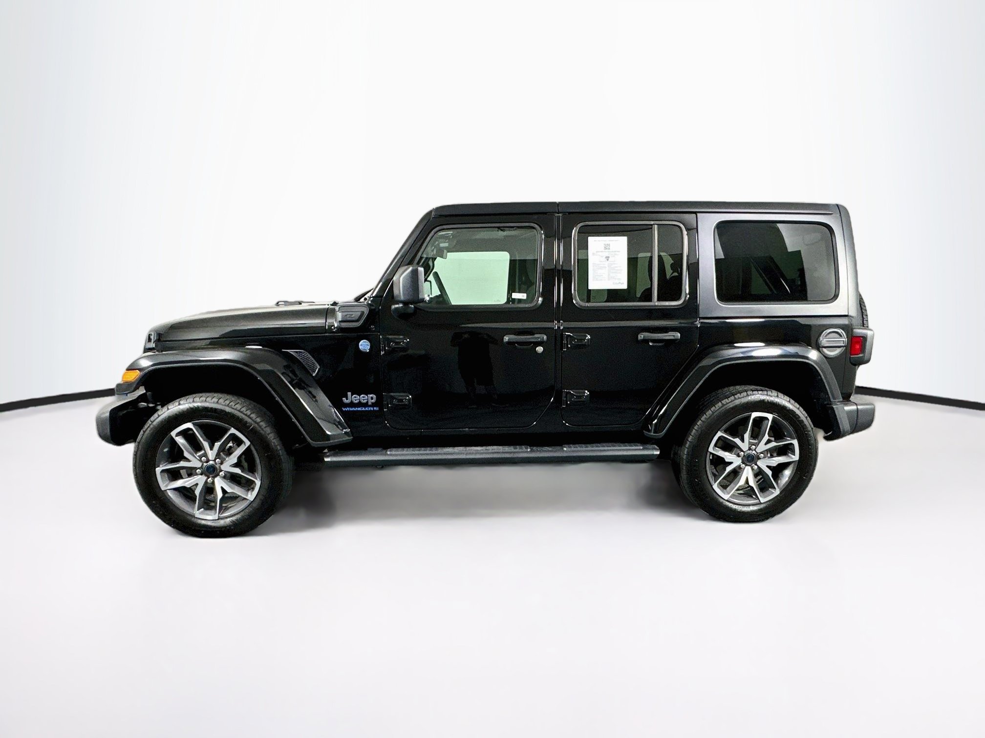 Used 2024 Jeep Wrangler Unlimited w/ Convenience Group AWD/4WD image 4