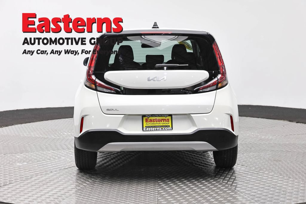 Used 2023 Kia Soul LX FWD image 7