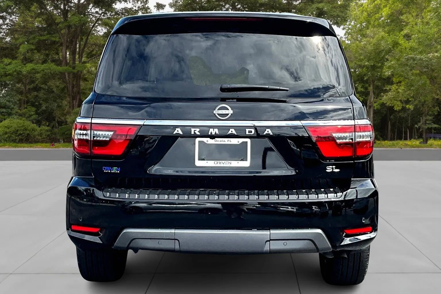 Used 2021 Nissan Armada SL w/ Captain's Chairs Package image 4