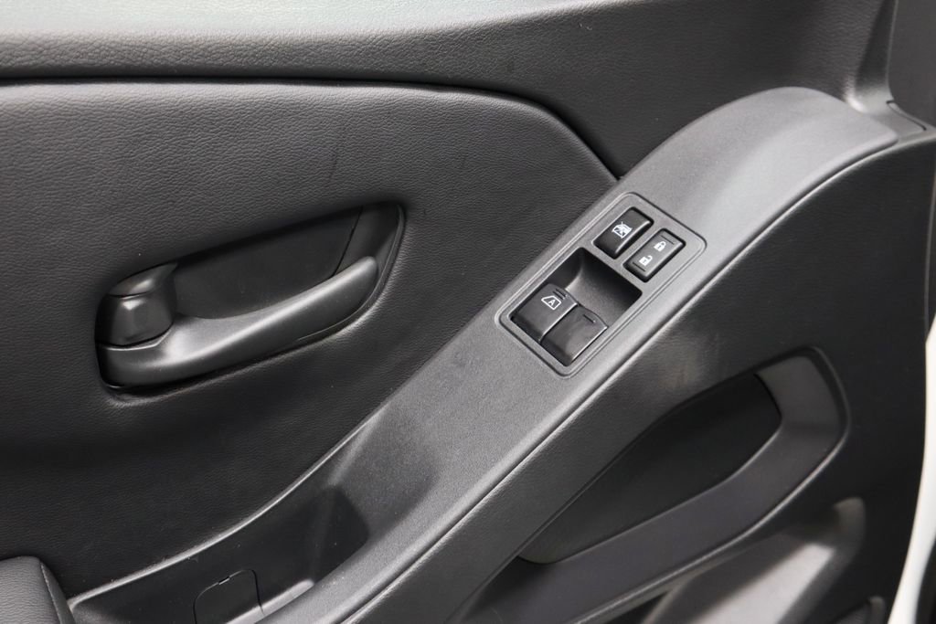 Certified 2025 Nissan Frontier S image 21