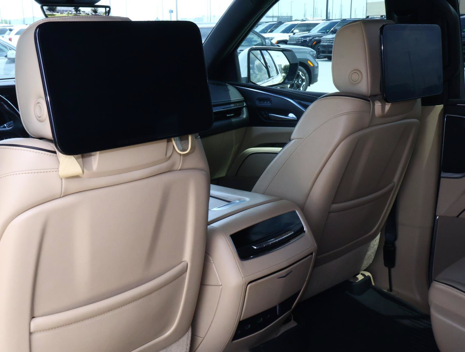 Used 2021 Cadillac Escalade Premium Luxury RWD image 19