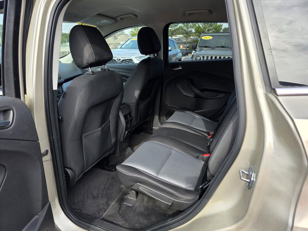 Used 2017 Ford Escape SE w/ SE Cold Weather Package image 23