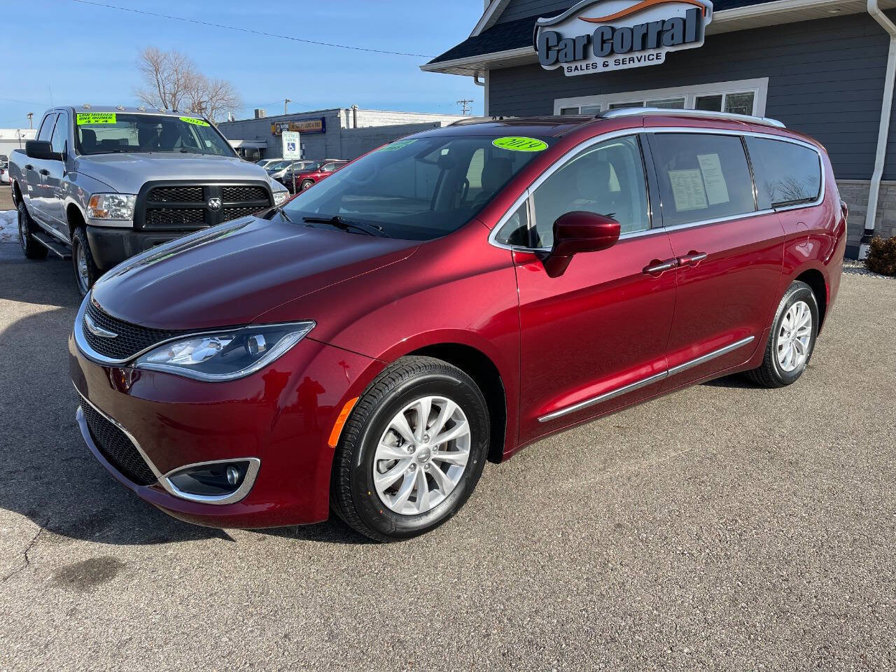 Used 2019 Chrysler Pacifica Touring-L image 1