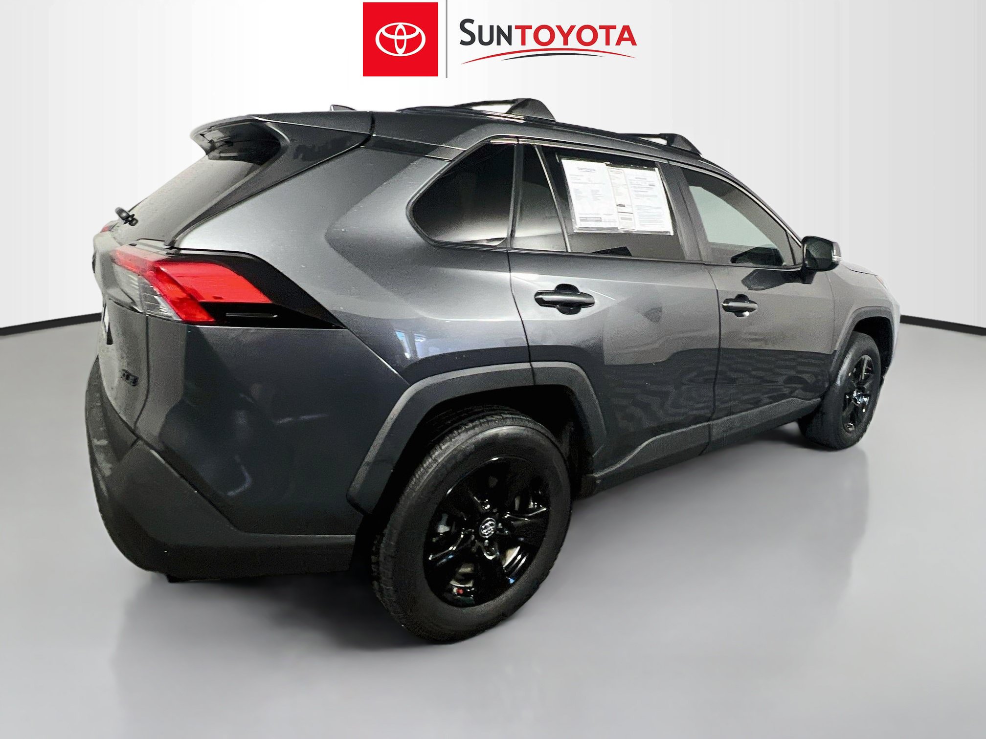 Used 2019 Toyota RAV4 XLE w/ Convenience Package FWD image 4
