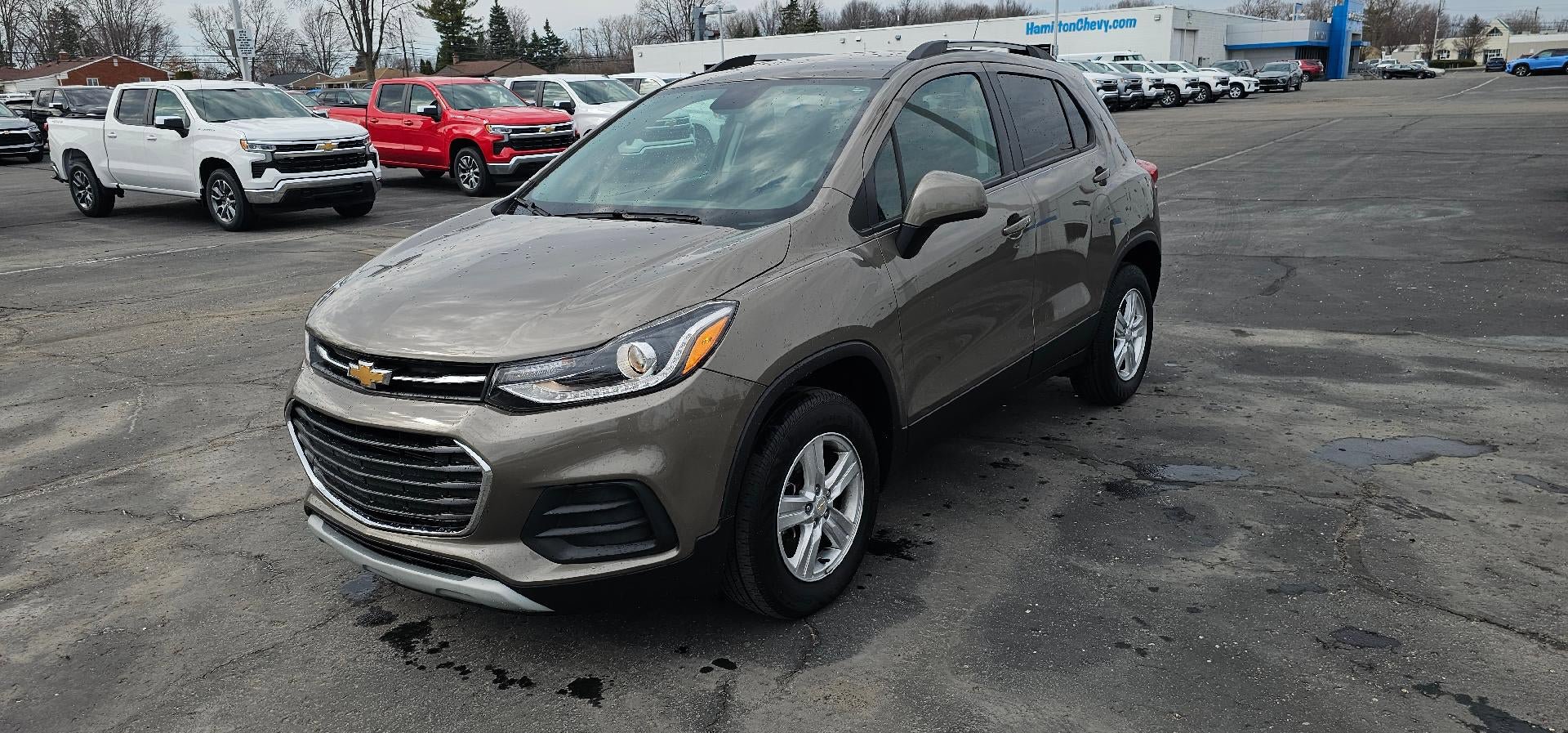 Used 2022 Chevrolet Trax LT w/ LT Convenience Package AWD/4WD image 3