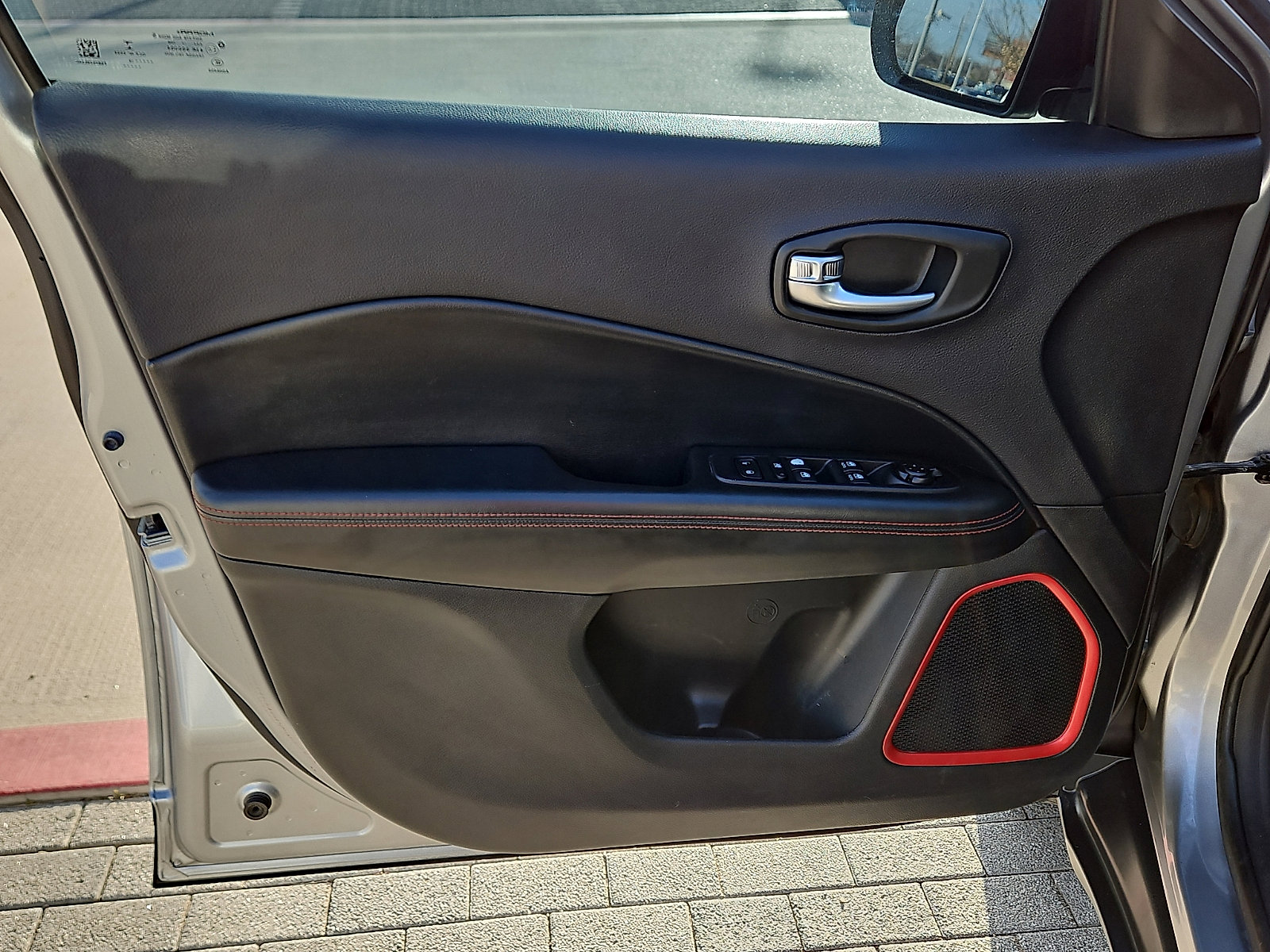 Used 2019 Jeep Compass Trailhawk image 12