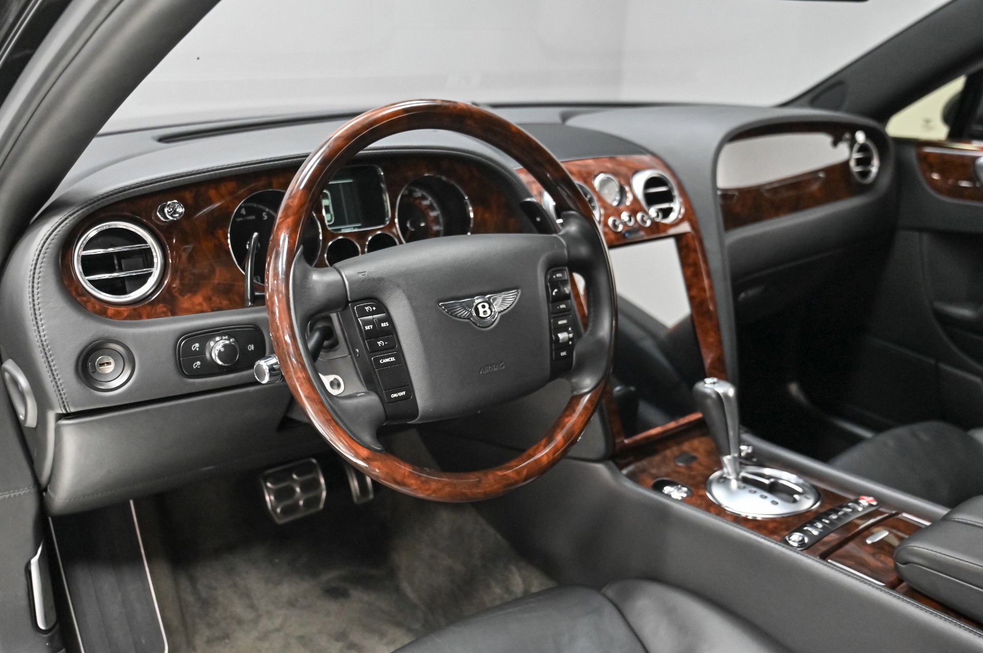 Used 2006 Bentley Flying Spur Flying Spur AWD/4WD image 6