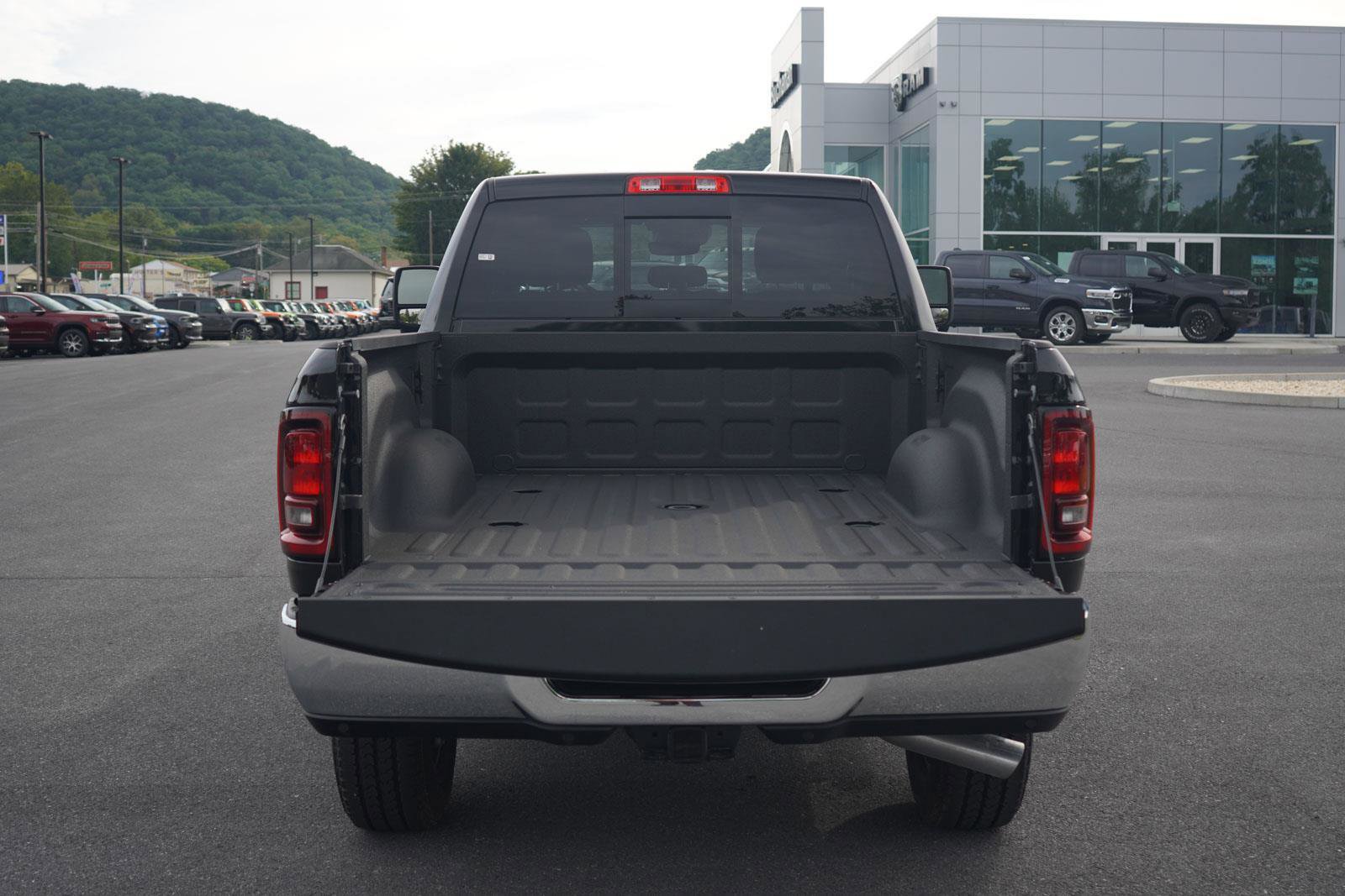 New 2025 RAM 2500 Tradesman AWD/4WD image 12
