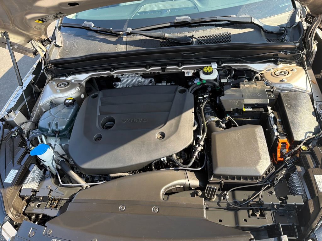 Certified 2024 Volvo XC40 B5 Plus w/ Protection Package Premier image 26