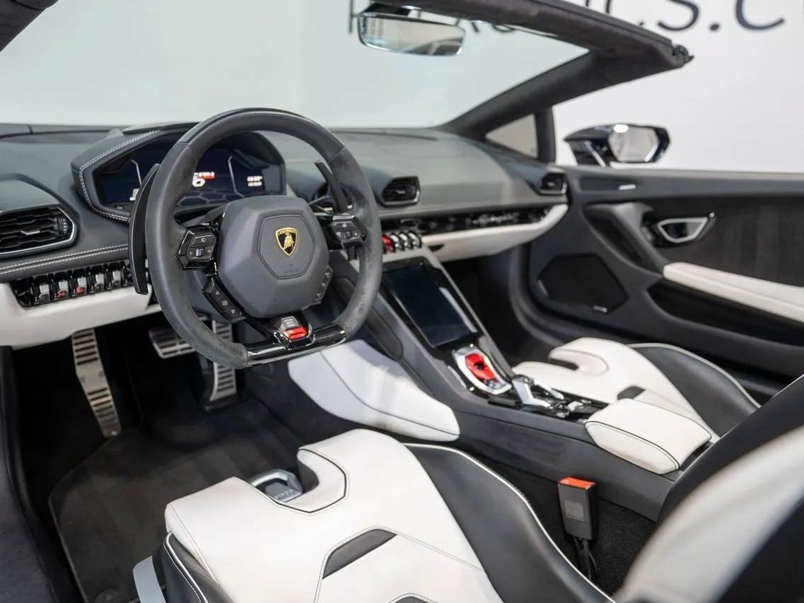 Used 2021 Lamborghini Huracan EVO RWD image 7