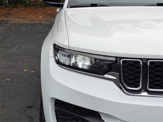 Used 2023 Jeep Grand Cherokee Laredo image 10