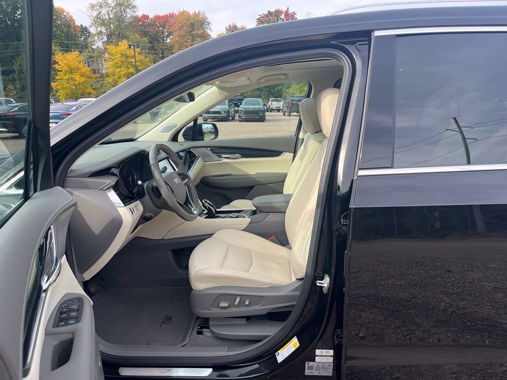 Used 2025 Cadillac XT6 Premium Luxury w/ LPO, Floor Liner Package AWD/4WD image 21