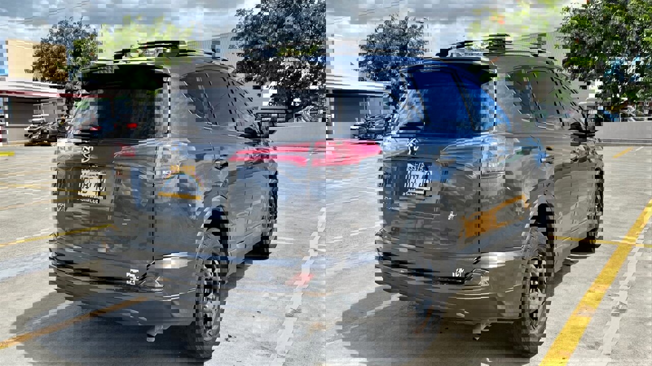 Used 2017 Toyota RAV4 LE image 6