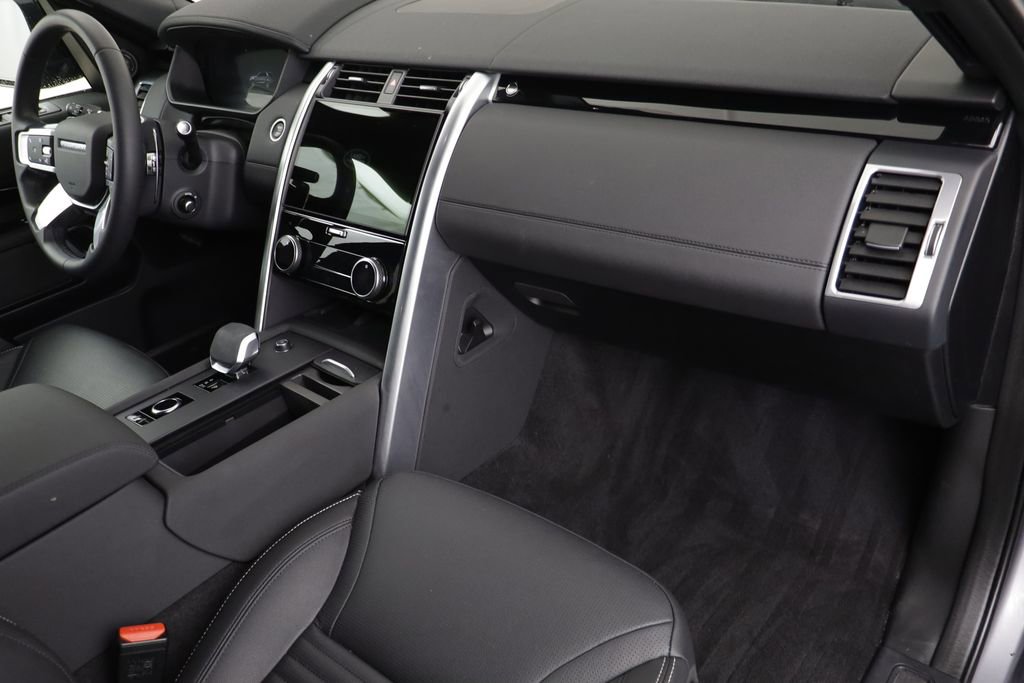 Used 2025 Land Rover Discovery S image 20