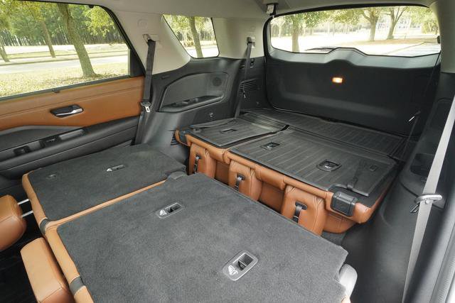 Used 2022 Nissan Pathfinder Platinum w/ Cargo Package image 35