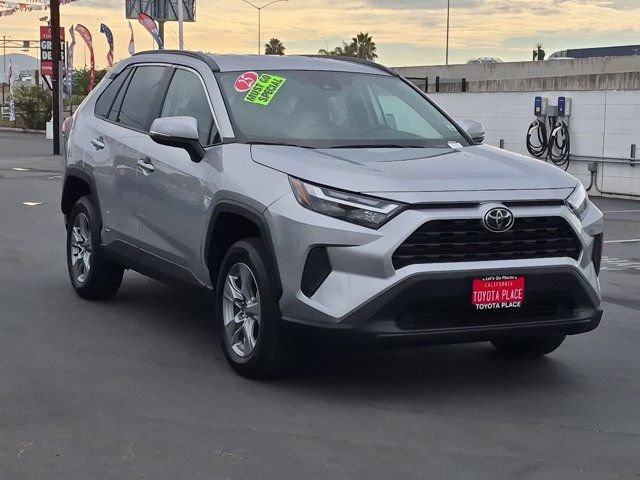 Used 2025 Toyota RAV4 XLE AWD/4WD image 3