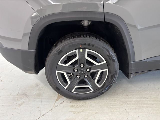 New 2026 Jeep Cherokee Laredo AWD/4WD image 9